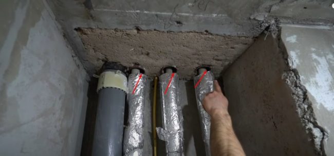 Фото Разводка стояков с зазорами в гильзах межэтажного перекрытия