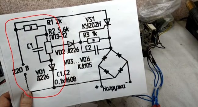 Фото Часть схемы, где детали припаяны к переменному резистору
