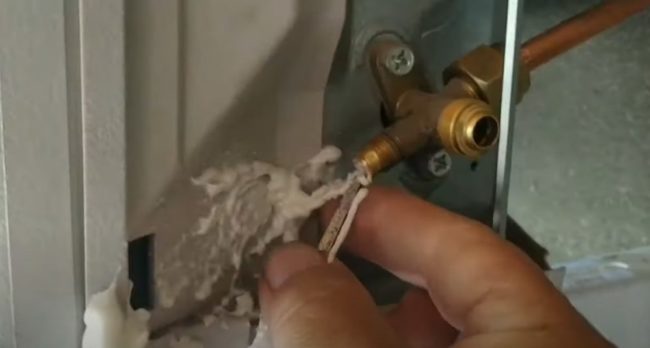 Фото Продувка системы через заправочный штуцер