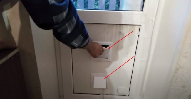 фото Лючки с заслонками на балконной двери