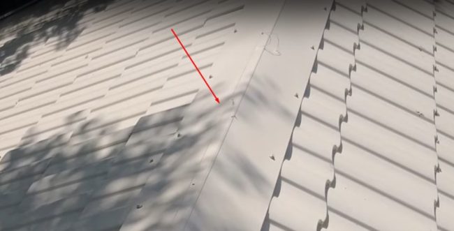 Фото Планка конька на крыше из металлочерепицы