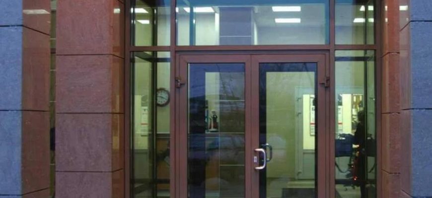 Алюминиевые двери от оконной компании Народные окна