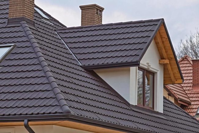 Ондулин или металлочерепица или битумная черепица — что выбрать для крыши в 2026 году?