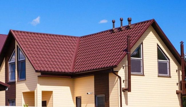 Ондулин или металлочерепица или битумная черепица — что выбрать для крыши в 2026 году?