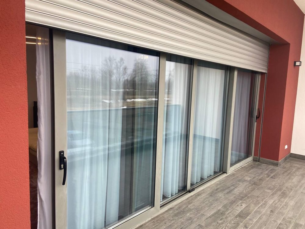 Панорамное остекление или обычные окна: сравнение и выбор для вашего дома