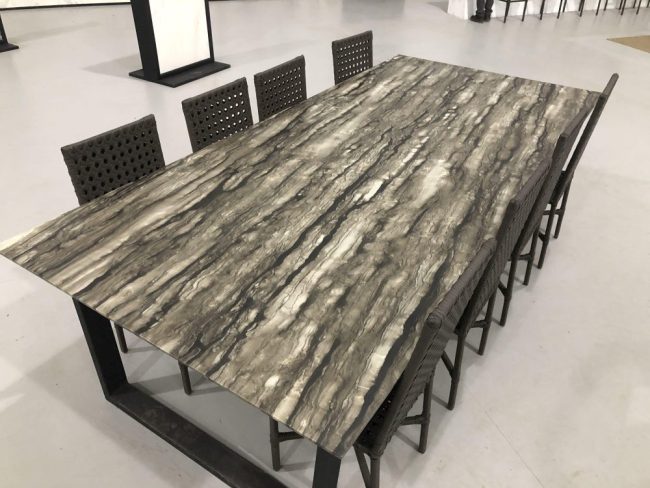 Столы из натурального камня в интерьере: материалы и особенности